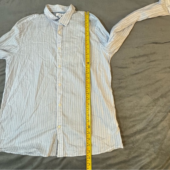 Calvin Klein Blue and White Casual Button Down Shirt

#1101 - Picture 3 of 6